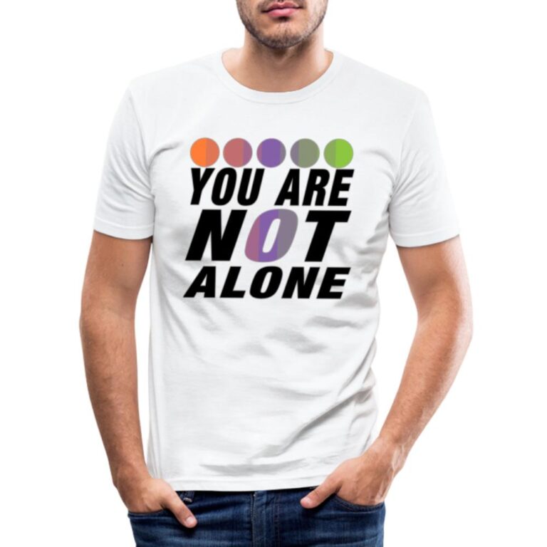 you-are-not-alone-aliagender-pride-maenner-slim-fit-t-shirt-weiss
