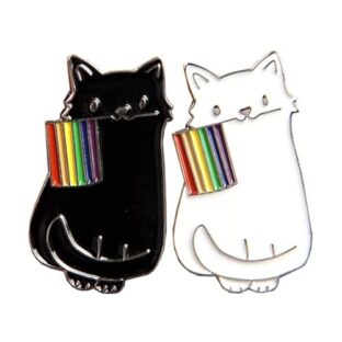 BHIPKOT Niedliche Katzen-Brosche Regenbogen-Flagge Anstecknadel schlicht modisch Metall-Accessoires Kleidung Schmuck Geschenke für Freunde weiß und schwarz