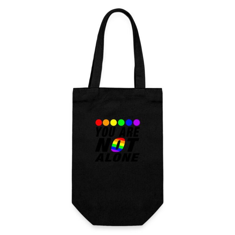 you-are-not-alone-geschenkbeutel-fuer-flaschen-schwarz