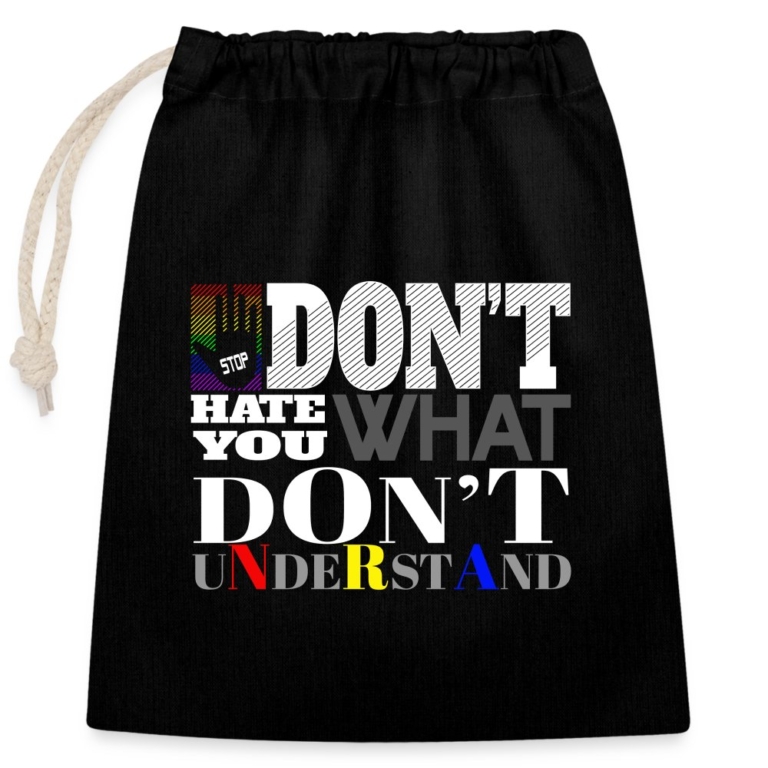 dont-hate-what-you-dont-understand-verschliessbarer-geschenkbeutel-aus-baumwolle-25x30cm-schwarz